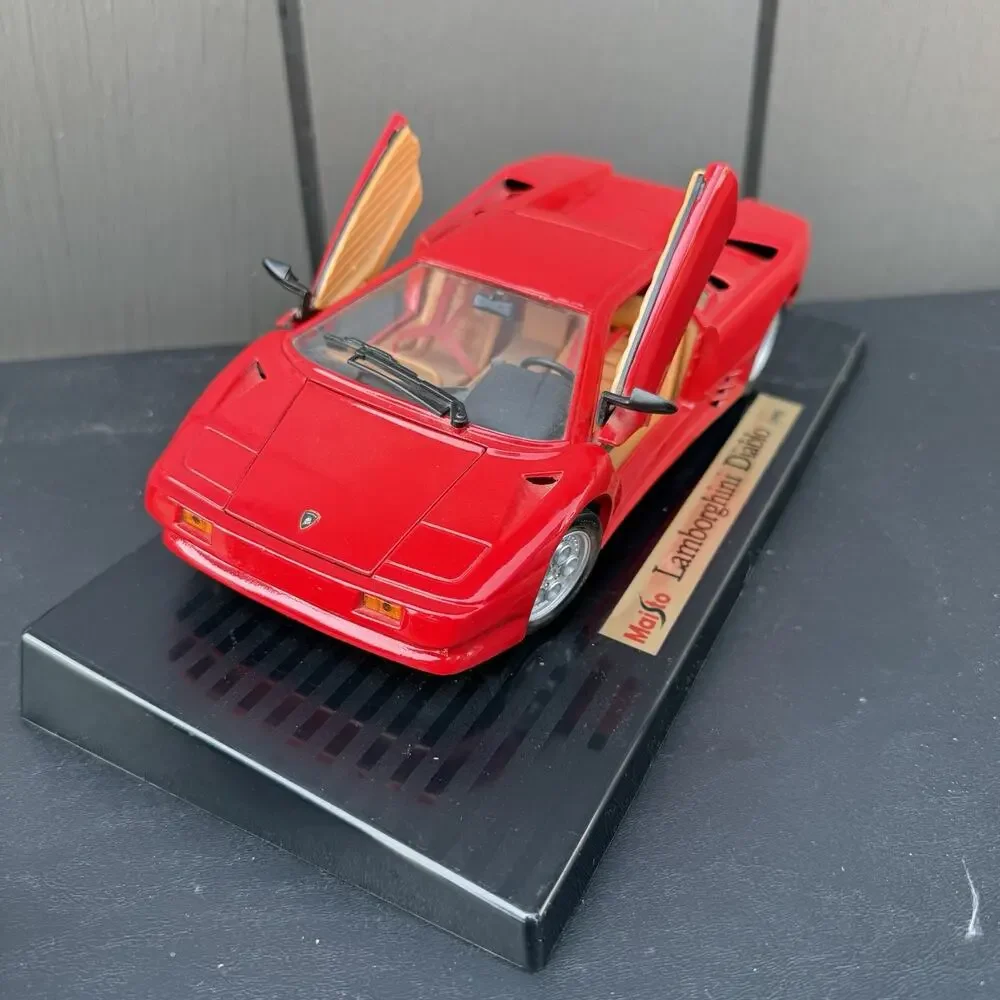 MAISTO Lamborghini Diablo 1990 1:18 Scale Die cast Red